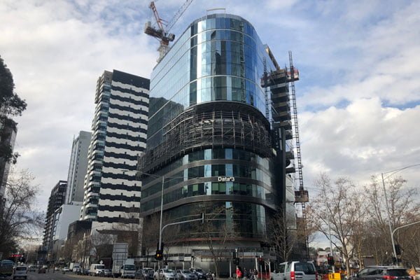 55-Southbank--Boulavard_Curved-Cantilever-and-hung-scaffold-view-from-City-Road