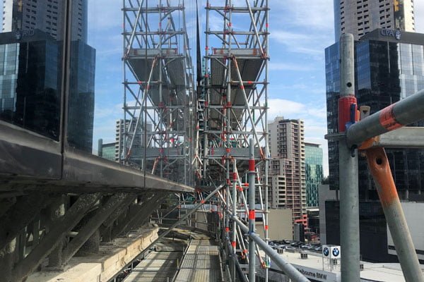 55-Southbank--Boulavard_Curved-Cantilever-and-hung-scaffold3