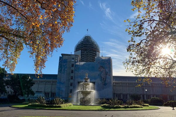Royal-Exhibition-Building-fountain-and-DOme-sxaffold